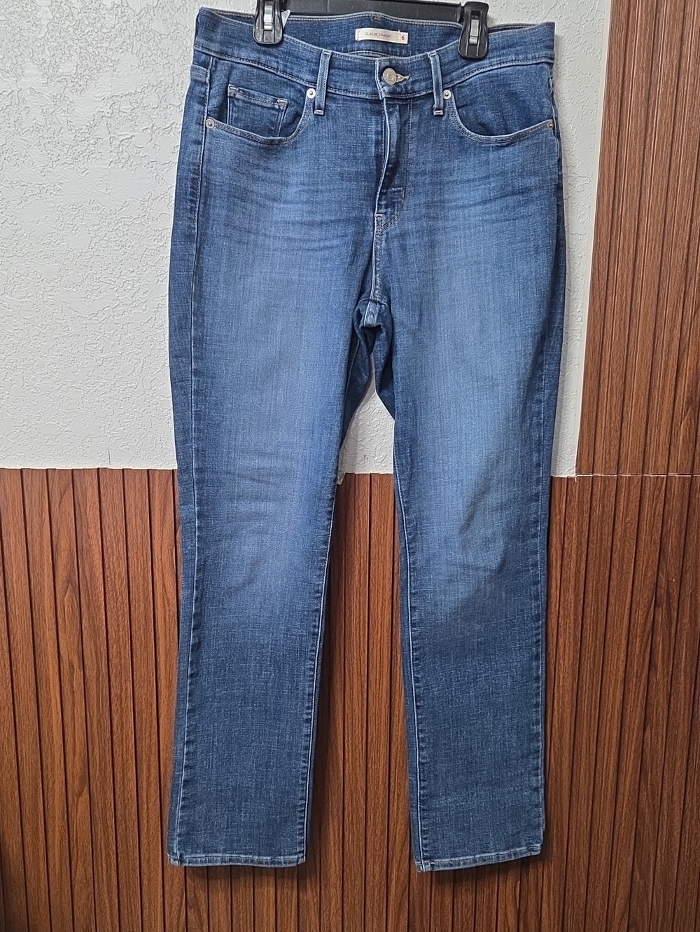 Levis Women Classic Straight Jeans Indigo Wash Size 6